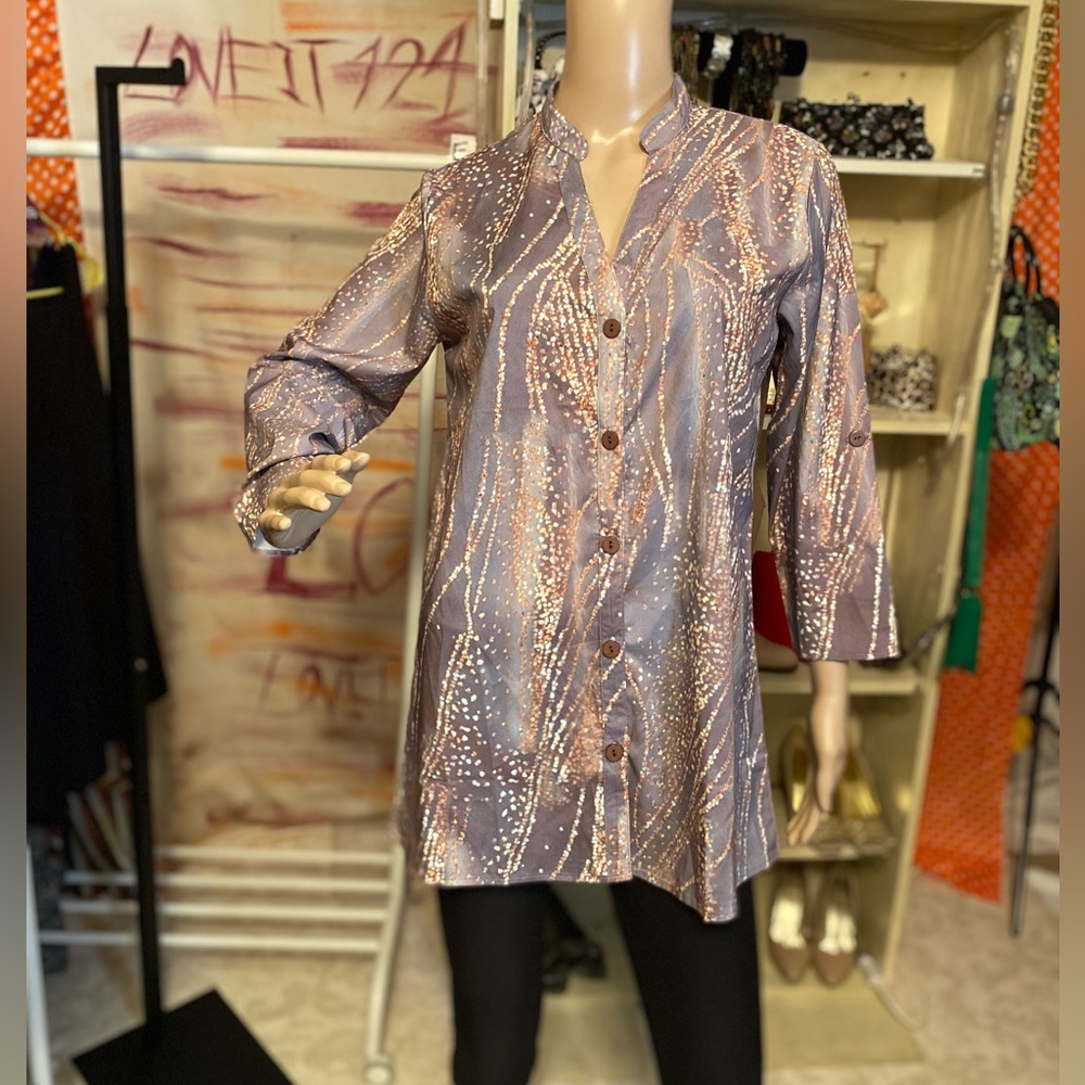 Blouse button down size M